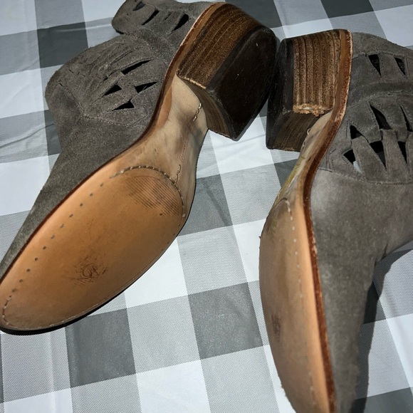 Vince Camuto ankle boots size 7​ - Picture 7 of 11